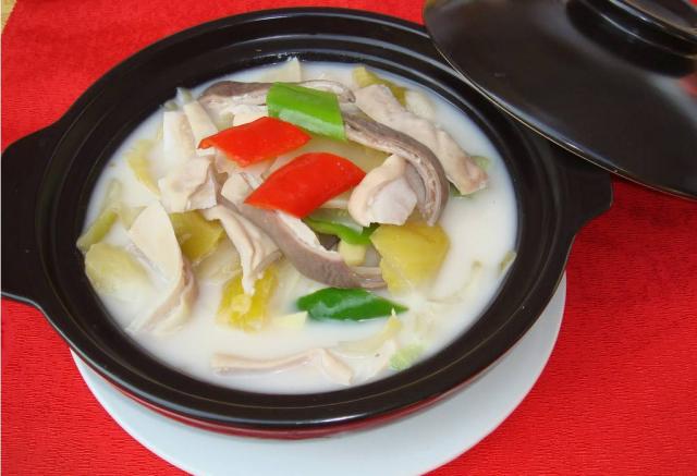 不重样下 16 月子餐第十六天 早:酒酿煮汤圆,鸡汤 午:猪肚山药汤 面条